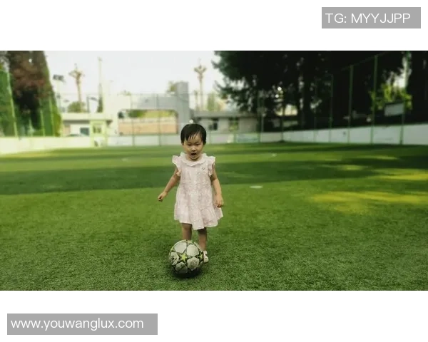 李芳的足球之路：从青涩少女到职业球员的成长故事